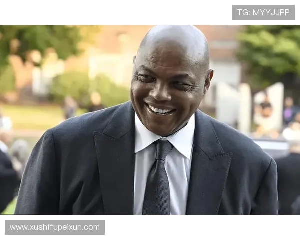 巴克利直言奥胖无论男扮女装都难掩其丑陋本质